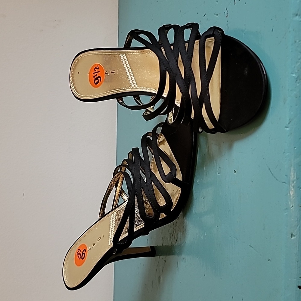 Tahari high heeled shoes